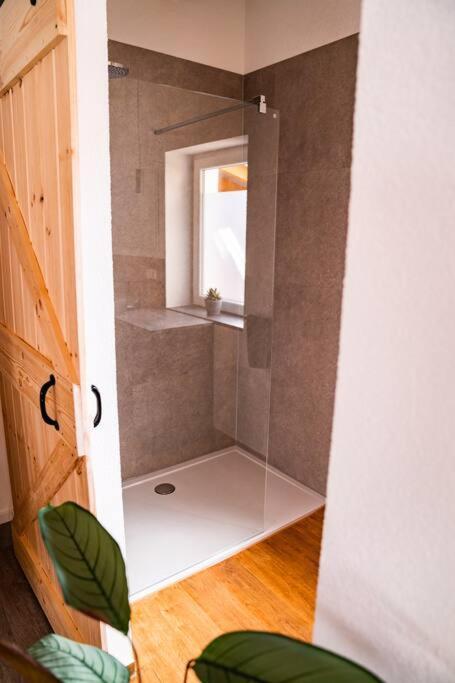 Neu Renoviertes Ferienhaus/Wohnunng Kleine Auszeit Sonnenbühl Esterno foto