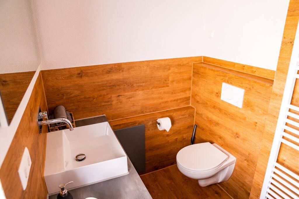 Neu Renoviertes Ferienhaus/Wohnunng Kleine Auszeit Sonnenbühl Esterno foto